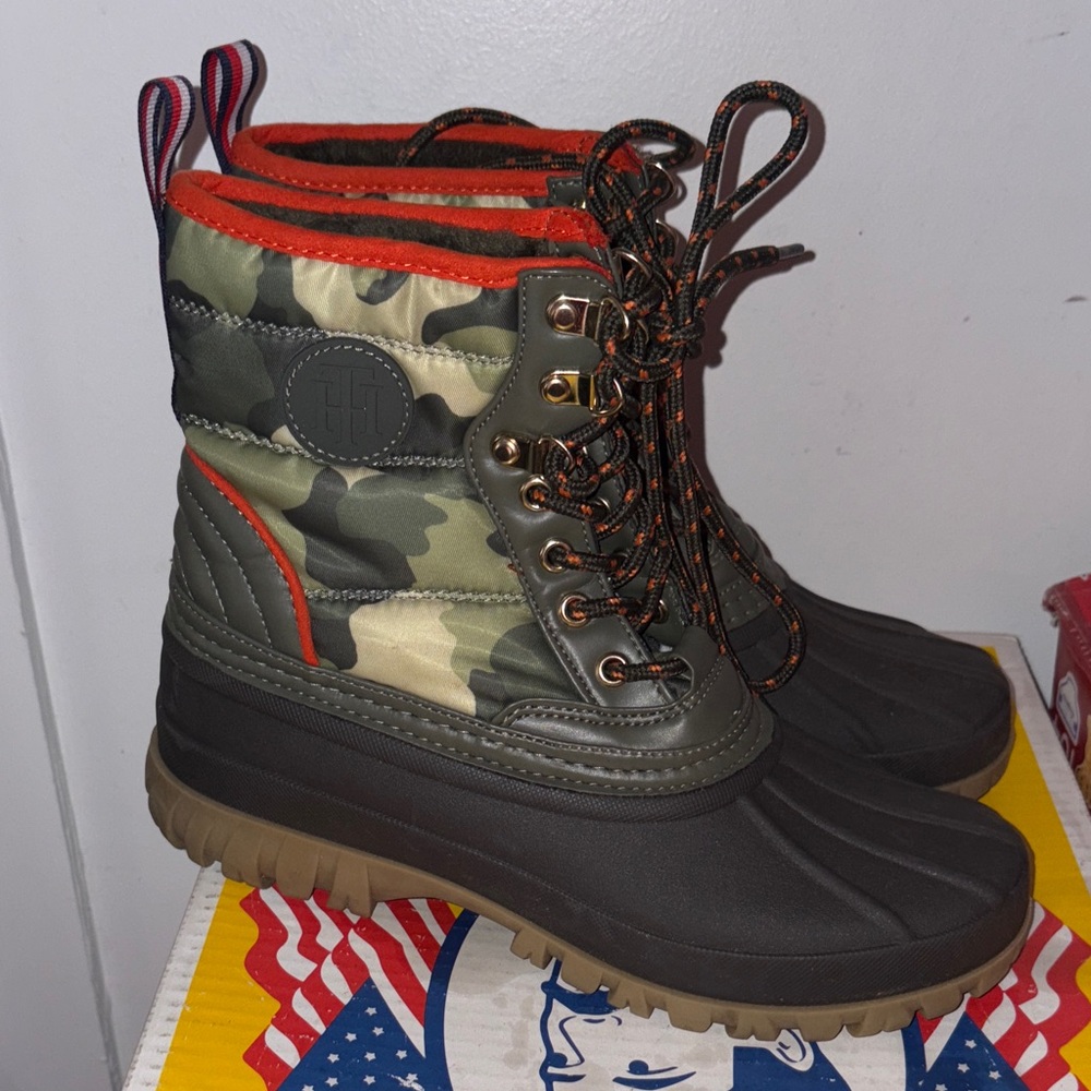 Camouflage Tommy Hilfiger Boots with Red Accents size 8M